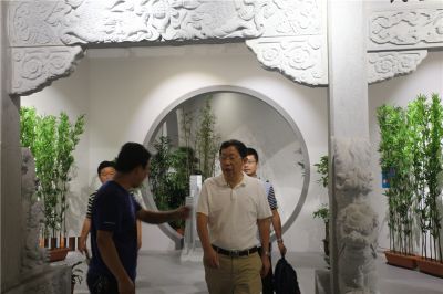 黃石市杜水生付市長(zhǎng)參觀(guān)視察湖北尹解元公司石雕展館